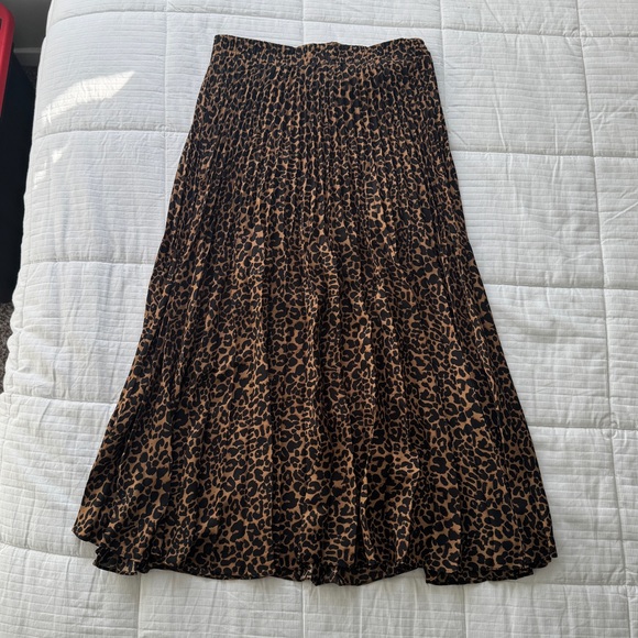 Max Studio leopard print pleated winter chic midi skirt - Picture 2 of 8